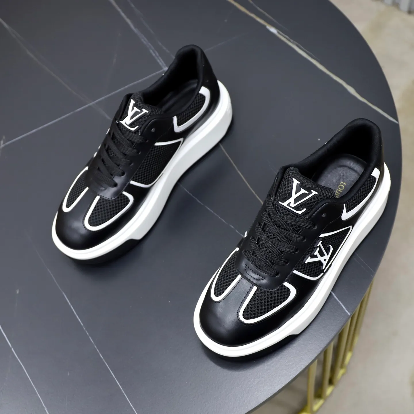 Ex-factory price: 442💰🙅‍♂️🙅‍♂️🙅‍♂️ Brand: LV Louis Vuitton Standard code: 38-44 (45 customized) Level: Same as the official website Material: Original cowhide stitching surface Comfortable and breathable lining Lightweight wear-resistant outsole Style category: Men's fashionable casual shoes Running sneakers Distinguished luxury brand elements Top luxury Color: actual picture color